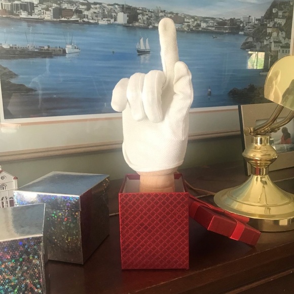 Santa's Helping Hand - Picture 4 of 5